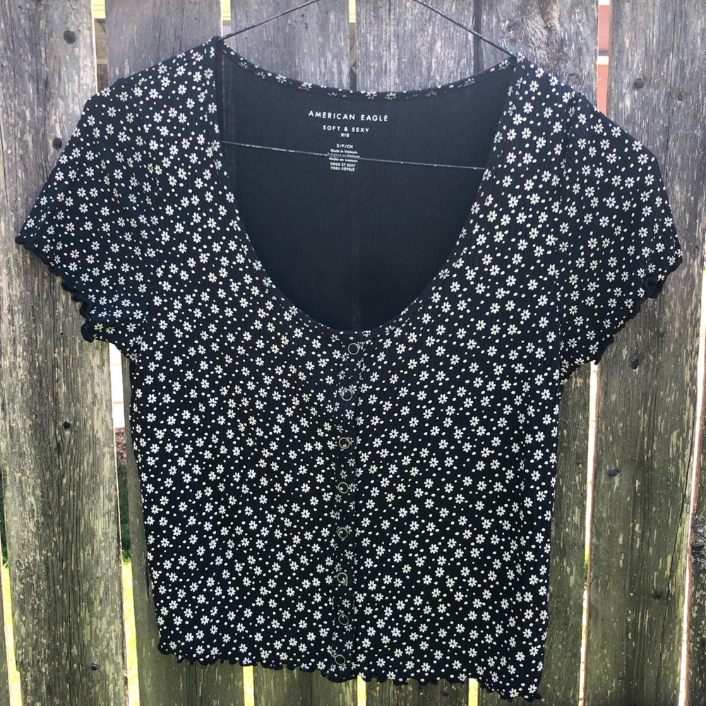 American Eagle Outfitters Black Floral Button-Front Scoop Crop Top